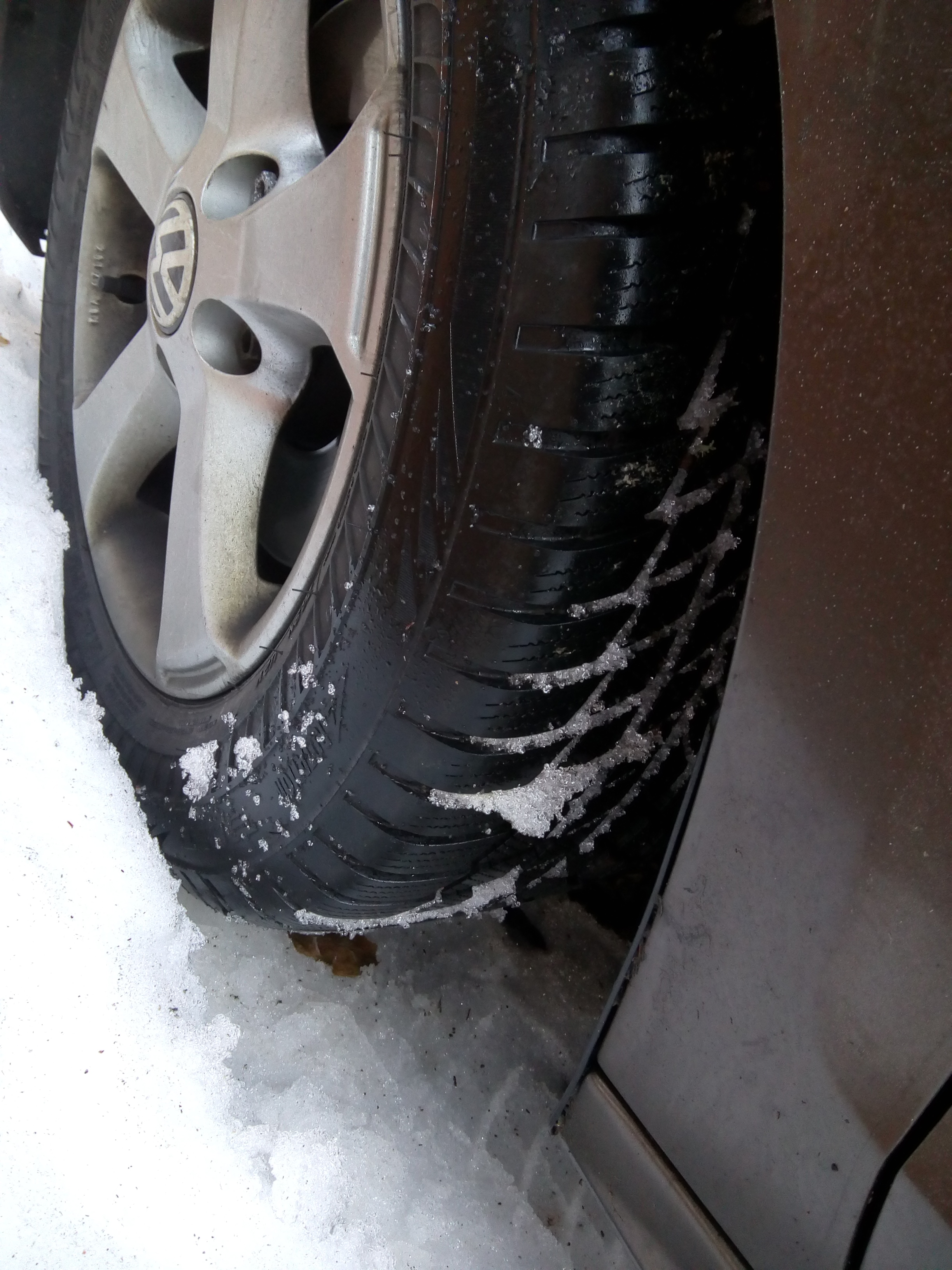 Bridgestone Reifentest DriveGuard Winterreifen auf Glatteis und Schnee 2